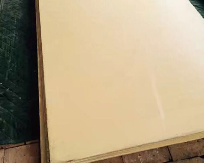 Oil-containing nylon sheet