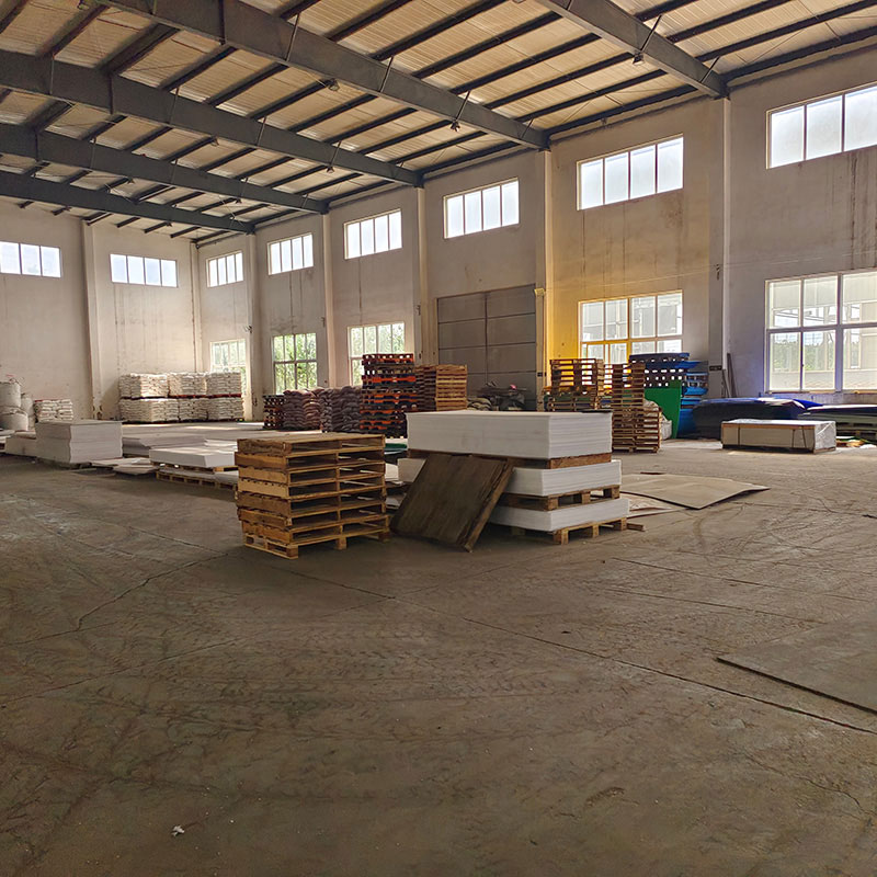 Заводская сцена